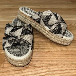 Aquatalia soft fabric open toe espadrille sandals size 7